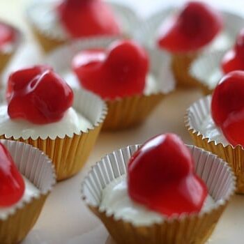 Upclose view of the mini cheesecakes on a cake stand