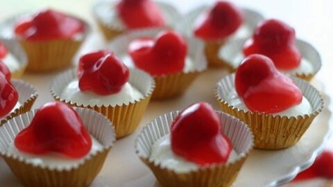 Super Easy Mini Cherry Cheesecakes - Bakerella