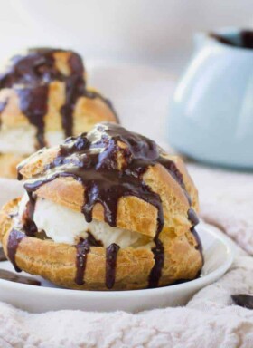Profiterole filled with cream and topped with chocolate glaze