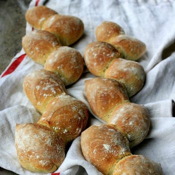 Epi Wheat Stalk bread on a cloth