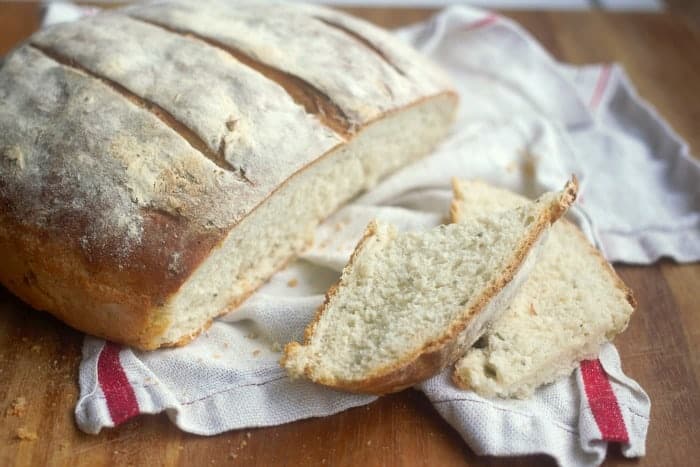 https://bakerbettie.com/wp-content/uploads/2015/11/easy-yeast-bread-2.jpg