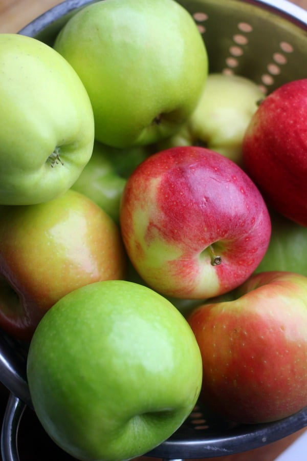a variety of whole, fresh apples