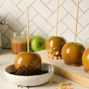 caramel apples dipped in toppings
